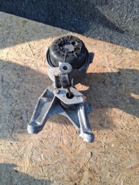 фото thumb №1, Audi a4 b9 подушка двигателя 8w0199372cd