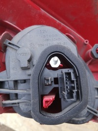 фото thumb №9, Peugeot 208 лампа правый задняя 9672628380