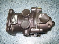 фото thumb №2, Клапан главный тормозной renault ae magnum mb4699