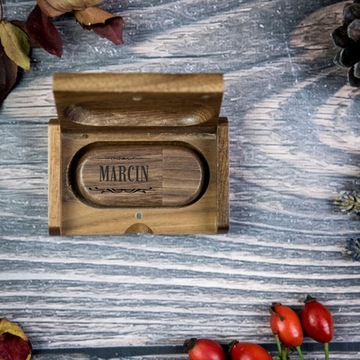 Pendrive Drewniany - Orzech 64 GB + Box + Grawer IMIĘ