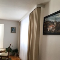 Карниз с 1 направляющей и крышкой Потолочный рельс 400 ПВХ