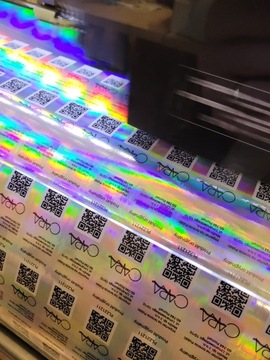 ВОДОНЕПРОНИЦАЕМЫЕ голограммные наклейки с логотипом CMYK + БЕЛЫЙ