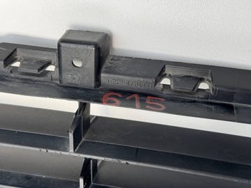 фото thumb №11, Renault megane iii рестайлинг решётка бампера средняя перед 622547366r