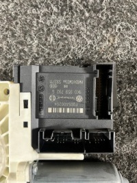 фото thumb №5, Двигунчик підйомника скло праве перед vw passat b6 1k0959792g
