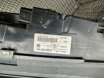 фото thumb №10, Лампа права зад porsche macan накладка