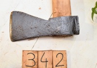 Орыг. Старинный кованый топор топорище 2,5 кг, дубовая рукоять