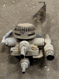 фото thumb №2, Клапан тормоза ручного mercedes actros