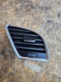 фото thumb №1, Решітка обдув права audi a5 a4 8t1820902c