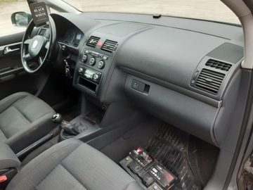 фото thumb №1, Консоль подушки ремни volkswagen touran 2005r