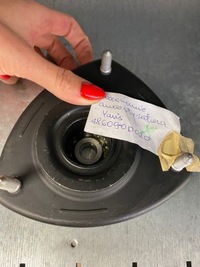 фото thumb №1, Кронштейн амортизатора перед yaris 48609-0d020