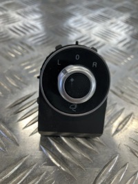 фото thumb №1, Панель управление зеркал alfa romeo stelvio 16- 01561181990