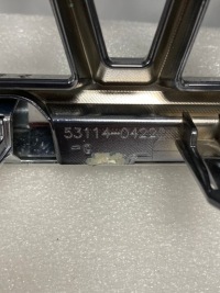 Решітка радіатора решітка  бампера перед toyota tacoma 17-23 Недорого, фото thumb