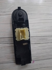 фото thumb №3, Переключатель стекло 809611667r renault clio iv