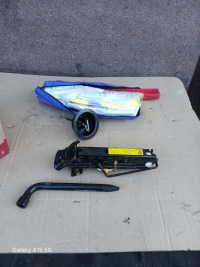 Купити Вушко буксирувальний ключ куліса аптечка трикутник ford fiesta mk5 mk 5 mk6, фото thumb