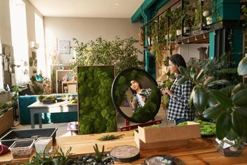 Картина мох хроботек в рамке Женщина с афро 60х40
