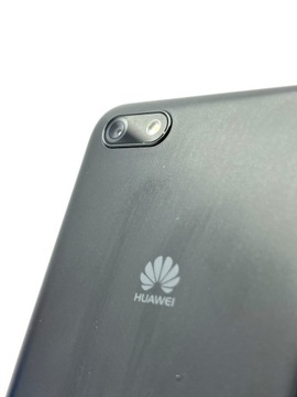 Смартфон Huawei Y5 2018 года.