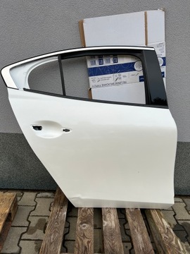 фото thumb №1, Mazda 3 bp двері праві sedan рік 2022