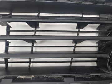 фото thumb №10, Peugeot 308 ii t9 рестайлинг 2017 - решётка средняя бампера перед радар