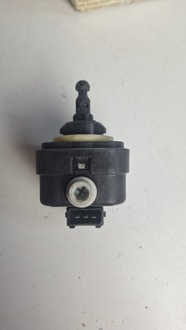 фото thumb №9, Vw fox моторчик регулировки лампы 5z0941295