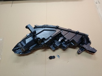 фото thumb №8, Toyota corolla cross лампа правая перед европа оригинал