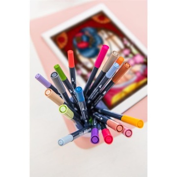 24-цветные двусторонние художественные маркеры Faber-Castell.