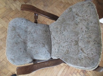 Красивое старое антикварное кресло АНТИК.