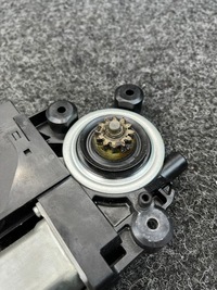 фото thumb №5, Volvo v50 s40 ii моторчик стекло левый перед 31275916aa