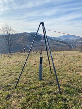 Trójnóg do wiertnicy ręczne + 6 żerdzi / studnia