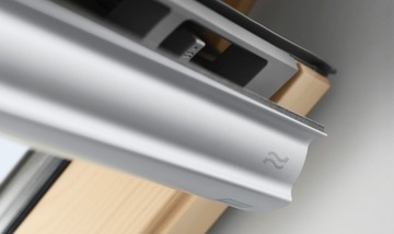 Мансардное окно VELUX GLL 1061 114x140 SK08, тройное остекление
