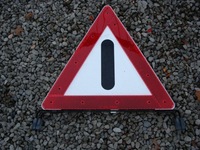 фото thumb №1, Треугольник предупредительный mercedes w124 200e 1987r