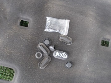 фото thumb №4, Dacia duster i 10-18 шумоізоляція капота + кліпси оригінальний номер