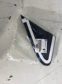 фото thumb №1, Заглушка крыла левый перед трёхместное сиденье peugeot 208 eu