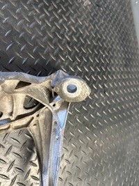 фото thumb №8, Кронштейн підпора двигуна права audi a8 d4 4.2 tdi cds 4h0199308am