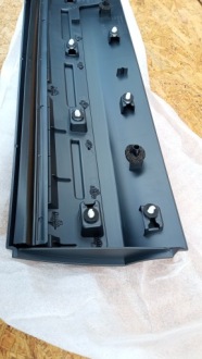 фото thumb №10, Land rover discovery v 17- молдинг дверь левый задняя