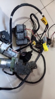 фото thumb №3, Моторчик foleta volvo v70 правый перед