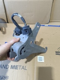 фото thumb №5, Porsche taycan разъём 12v прицепа с кронштейн 9j0827701