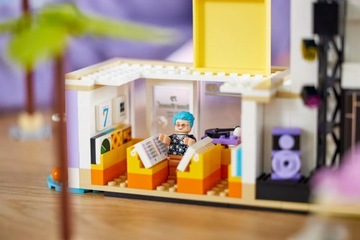 Набор кубиков LEGO Ideas BTS Dynamite K-Pop Boys Band 21339