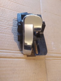 фото thumb №1, Ручка внутрішня лівий перед nissan qashqai i j10 2006-2009
