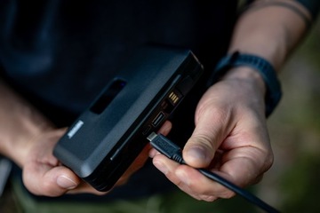 Двухканальное зарядное устройство Newell LCD для устройства чтения SD-карт Power Bank EN-EL15