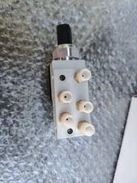 фото thumb №3, Молдинг розподільник блок клапанний mercedes w211 cls