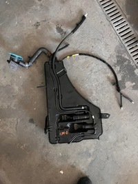 фото thumb №1, Бачок омывателя - alfa romeo stelvio