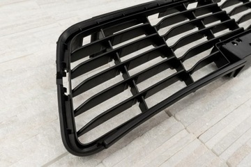 фото thumb №12, Toyota hilux viii 15-17 решётка бампера 531120k130