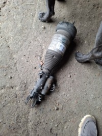 Купить Mercedes w205 амортизатор правый  перед airmatic 2053200525, фото thumb