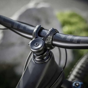 Kierownica E*Thirteen Race 35mm wzniosu Carbon