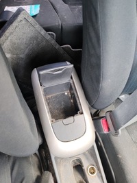 фото thumb №3, Подлокотник бардачок средний toyota auris i 07-09