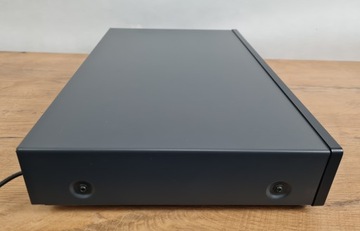 NAD C525bee — проигрыватель компакт-дисков + пульт дистанционного управления