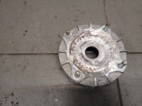 фото thumb №1, Кронштейн амортизатор задня vw touareg 7l0412321