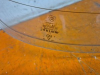 Mercedes w123 75-86 скло задній задня Оригінал, фото thumb