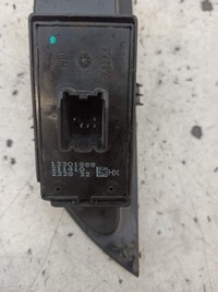 фото thumb №11, Opel astra j панель стёкла правые зад 13301888 13258640