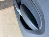 фото thumb №4, Chevrolet camaro 16+ обшивка оббивка двері пасажира правий права